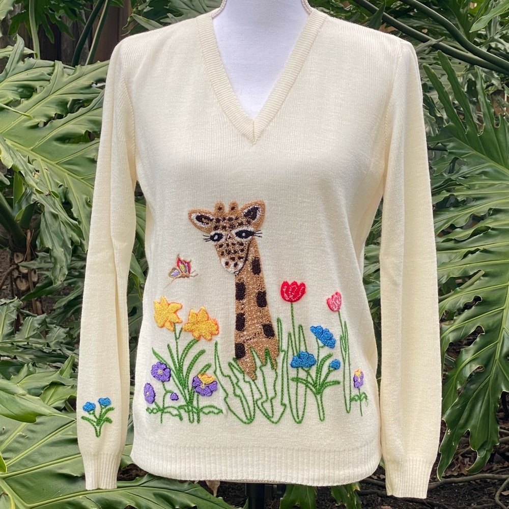 Vintage Giraffe and floral puffed embroidered sweater.Stunning beautiful details